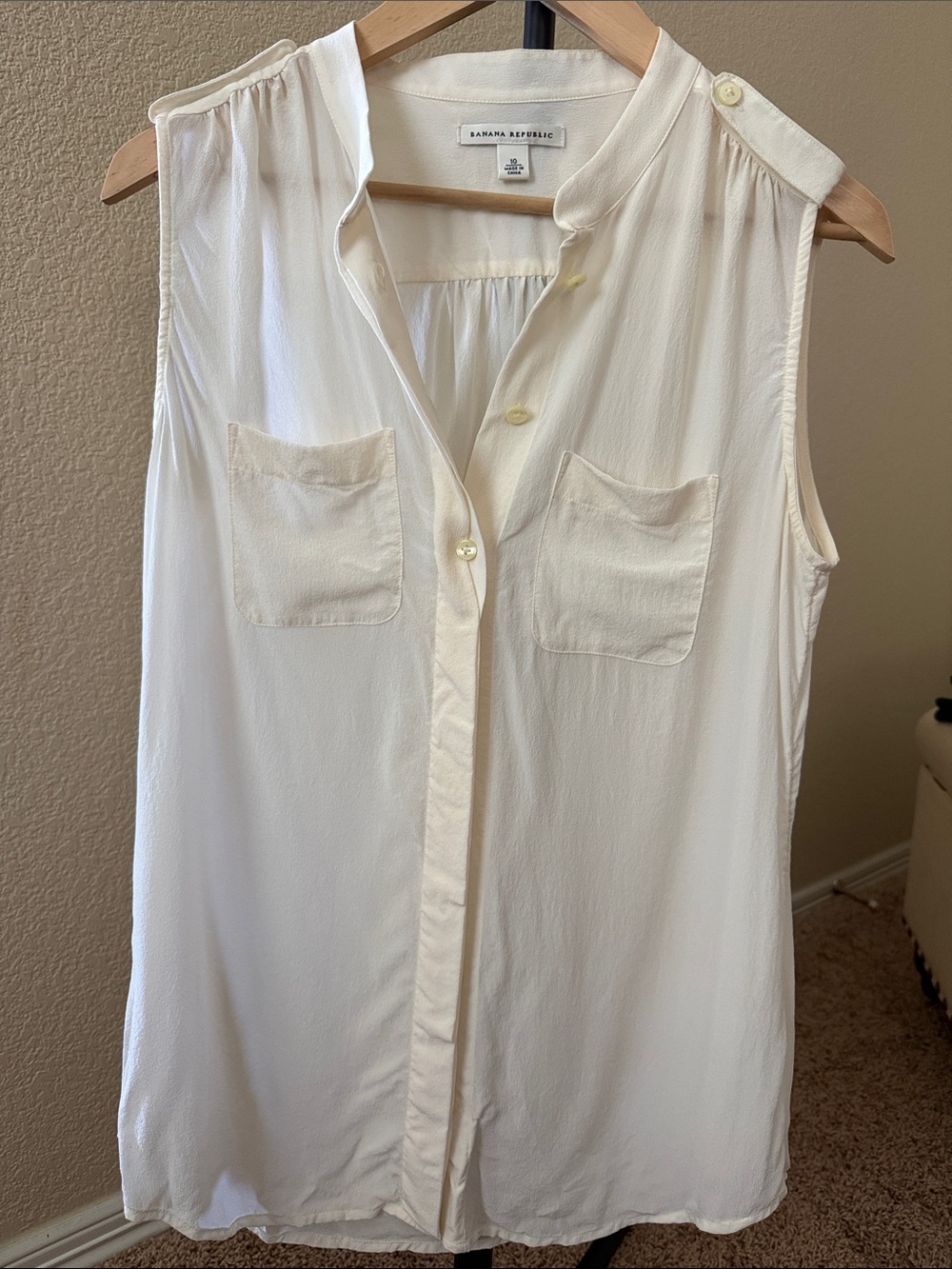 Silk Banana Republic Cream Sleeveless Button-Up Pocket Blouse
